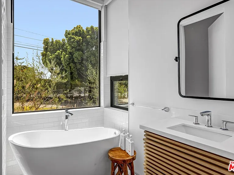 6656 Dume Dr #B — Photo 10