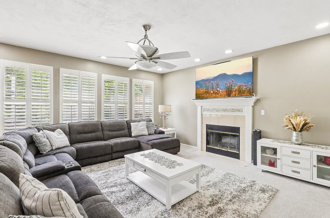 4 bed, 2.5 bath, 2420 sqft, $3,700 — Photo 4