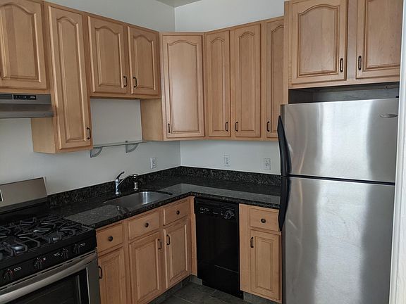 4th image of 1675 Bush St #20