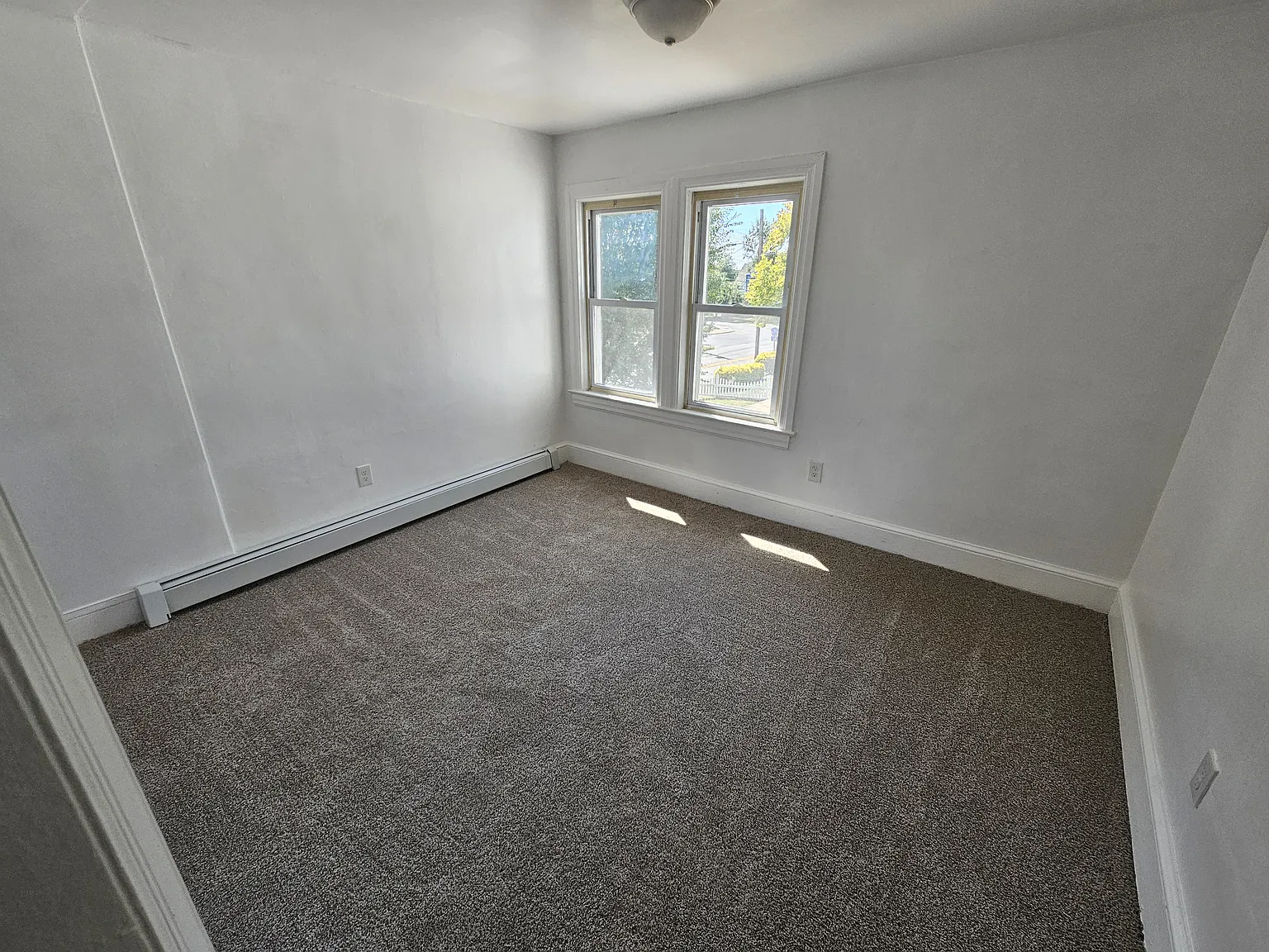 625 W Broad St — Photo 3