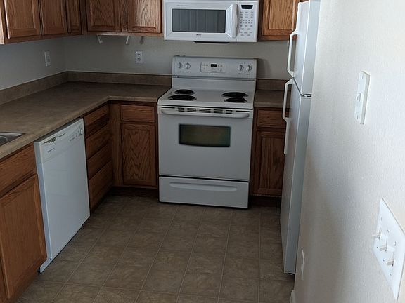 4th image of 2300 Westridge Dr