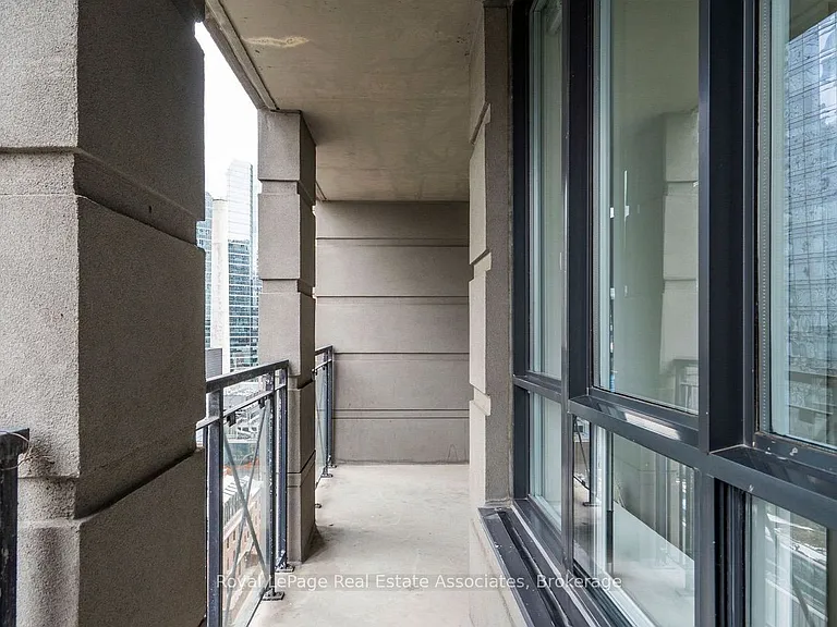 140 Simcoe St #1512 — Photo 5