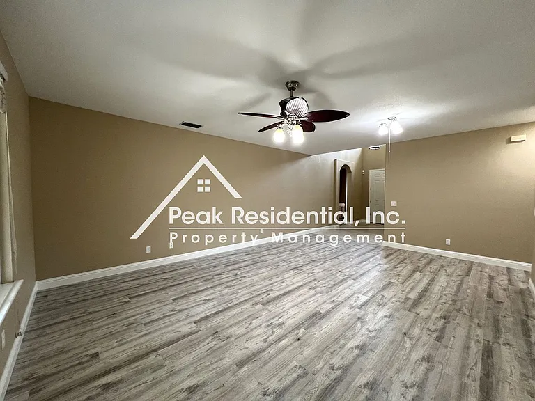1933 Tyndrum Ln — Photo 5