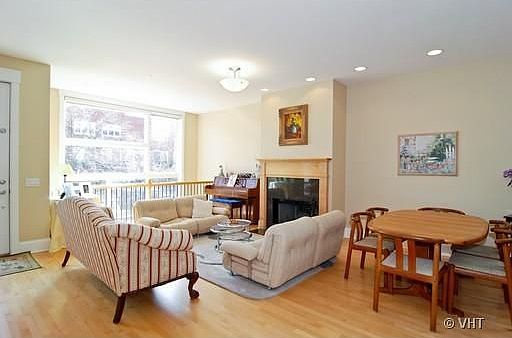 4th image of 1838 W Oakdale Ave
