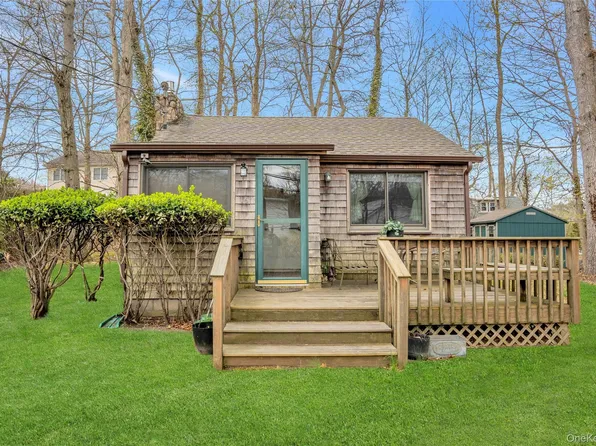 16 Nymph Road, Rocky Point, NY 11778