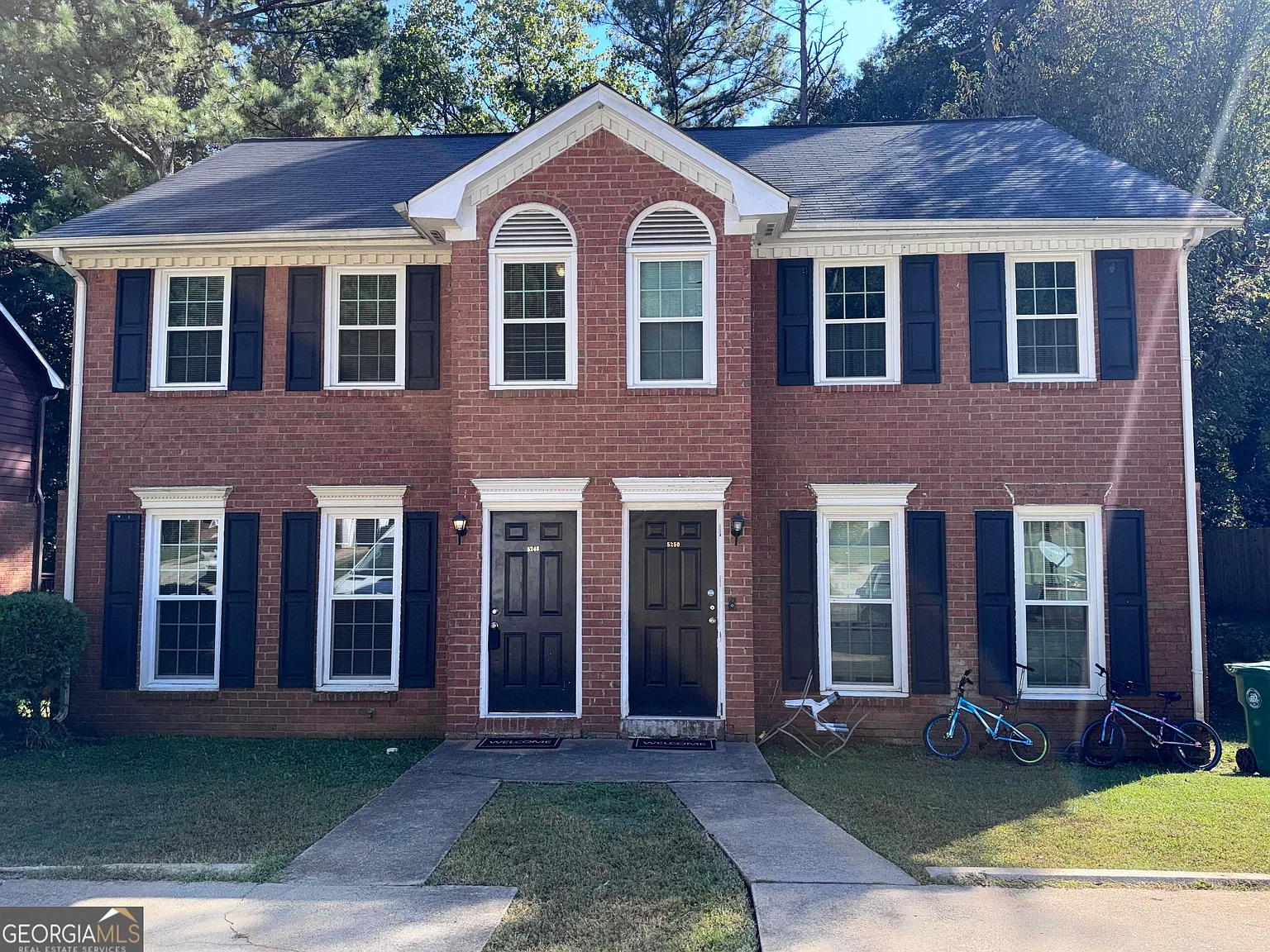 2 bed, 1.5 bath, 1220 sqft, $1,250 — Photo 1