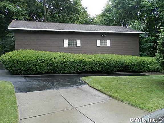 3rd image of 218 Sherwood Ave