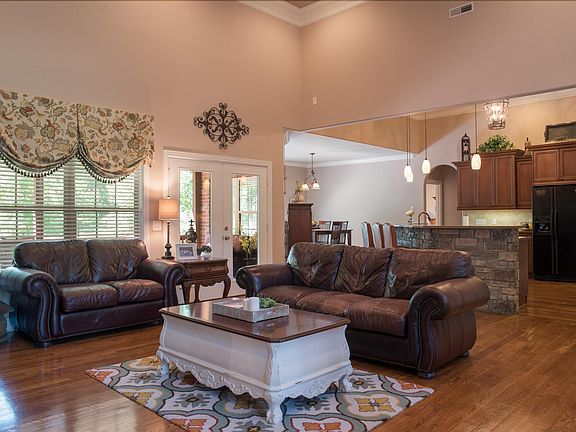 3rd image of 2010 Earl Pearce Cir