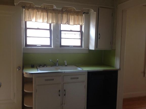 3rd image of 2523 Park St