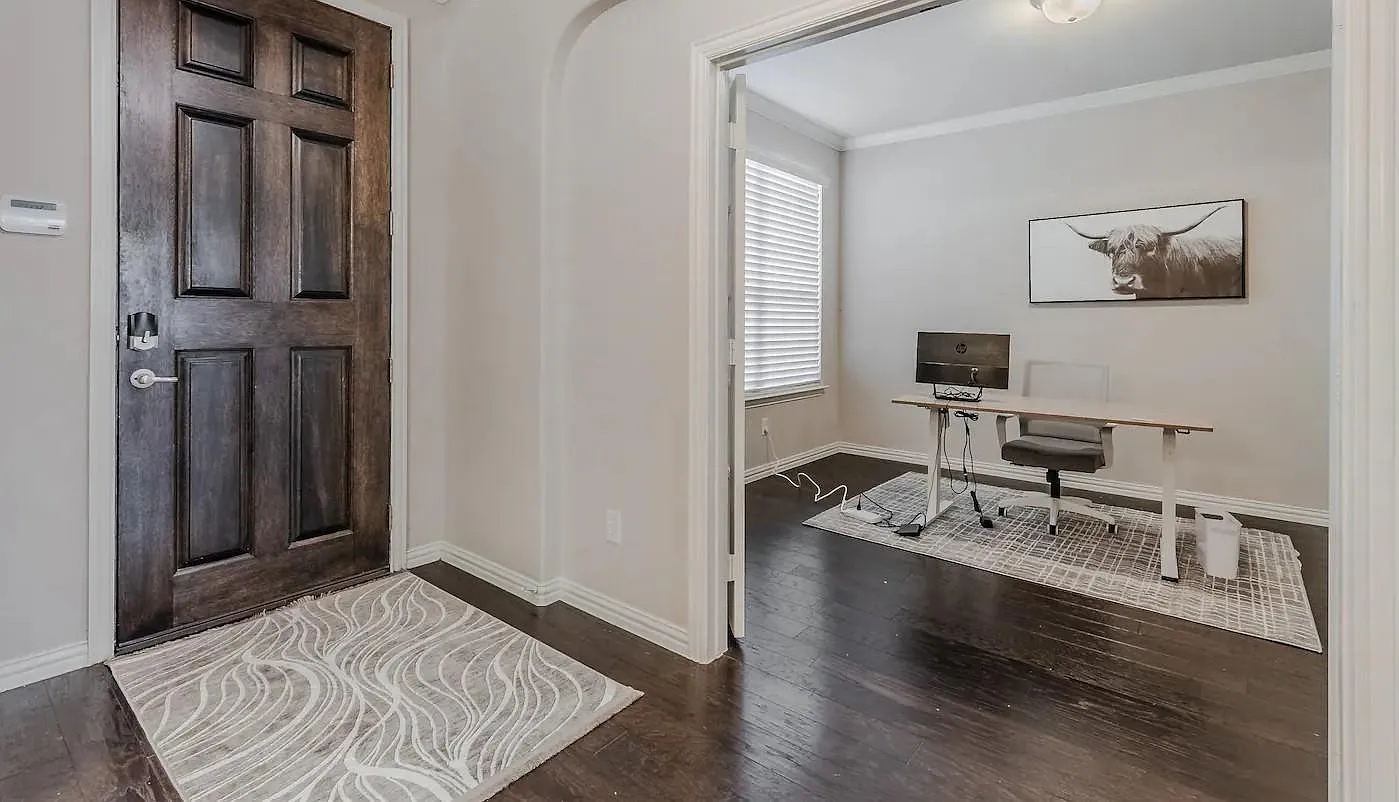 5 bed, 4.5 bath, 3569 sqft, $6,800 — Photo 4