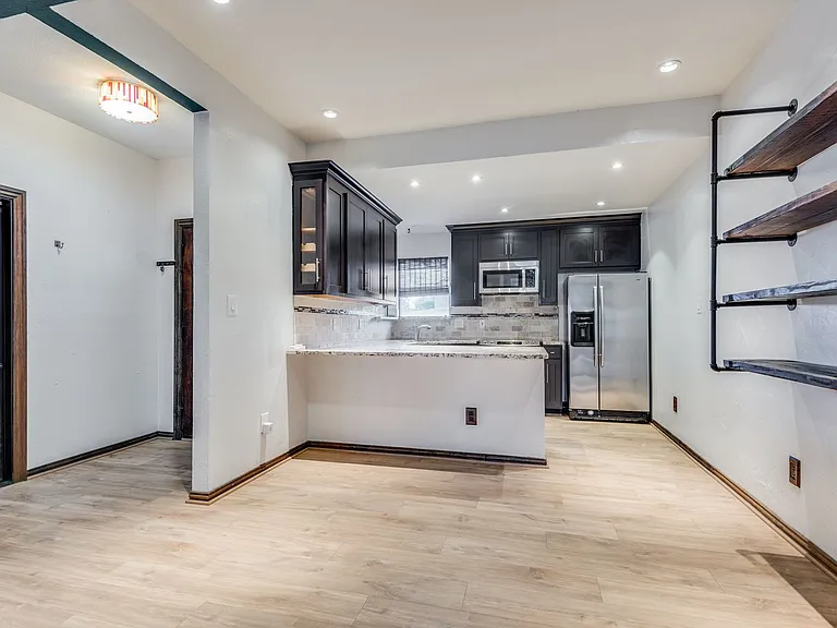2749 Buna Dr — Photo 5