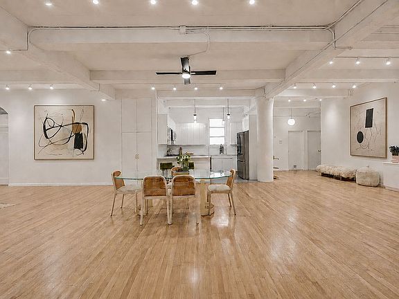 5th image of 95 Vandam St APT 2R