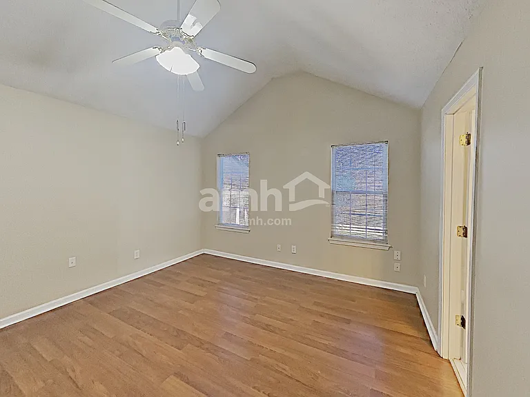 104 Ivy Springs Dr — Photo 8