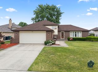 8825 Abbey Ln, Orland Park, IL 60462