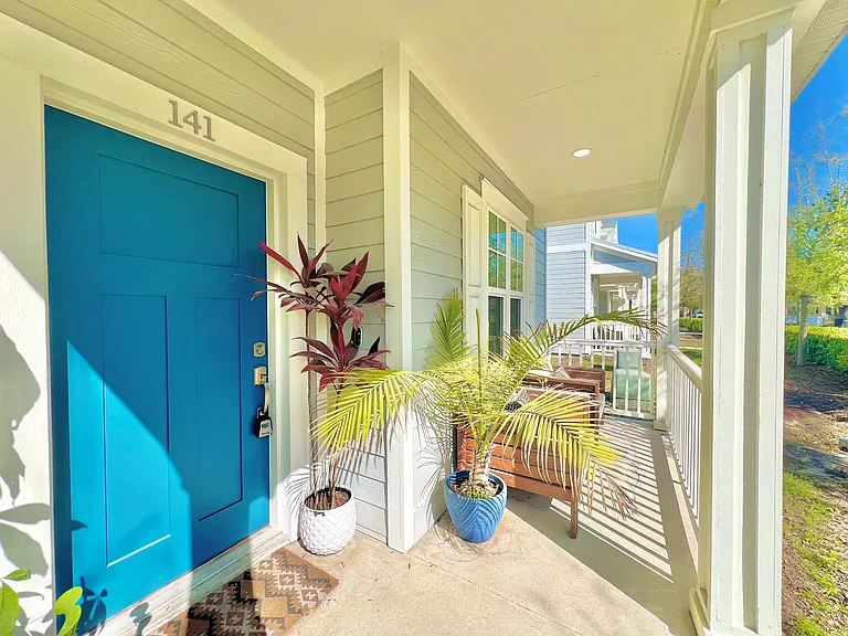 141 N Ring Ave — Photo 3