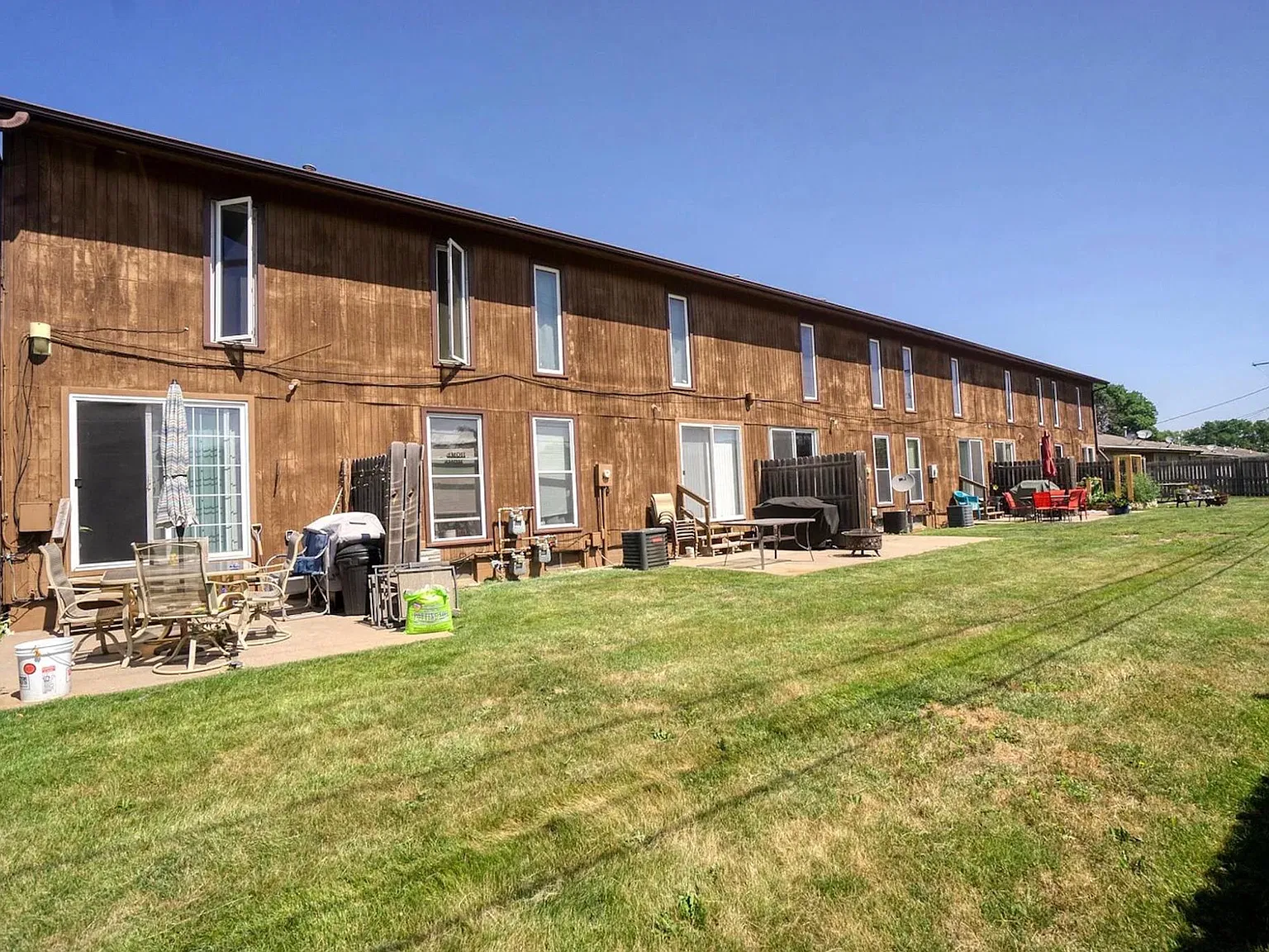 2 bed, 1.5 bath, 1800 sqft, $1,100 — Photo 2