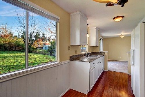 4th image of 13422 123rd Ave NE