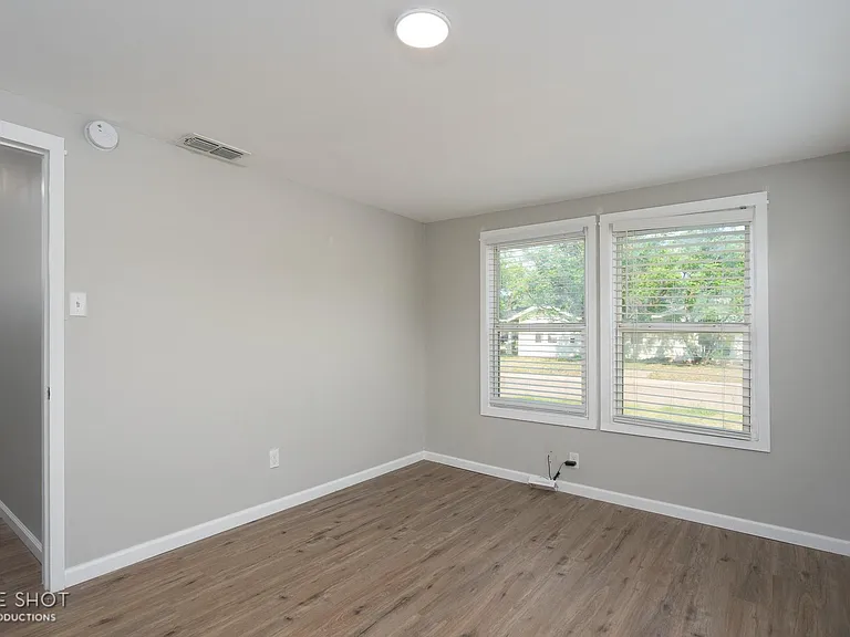 2744 Russell Ave — Photo 20