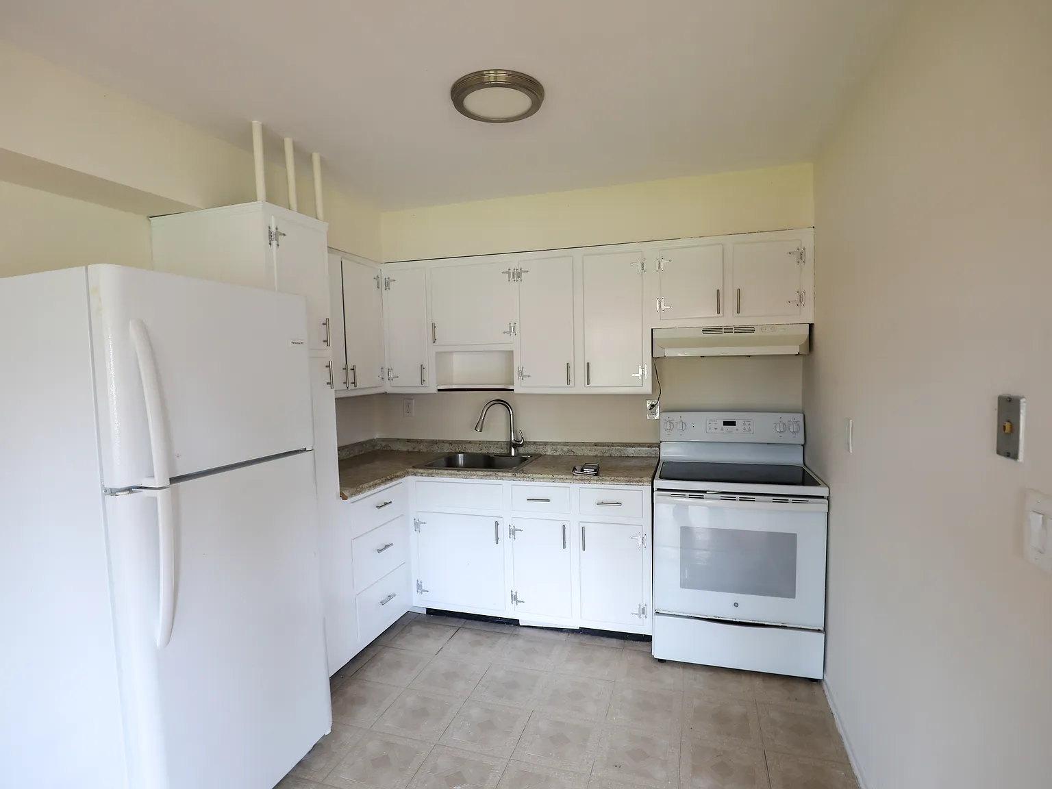 2 bed, 800 sqft, $1,950 — Photo 3