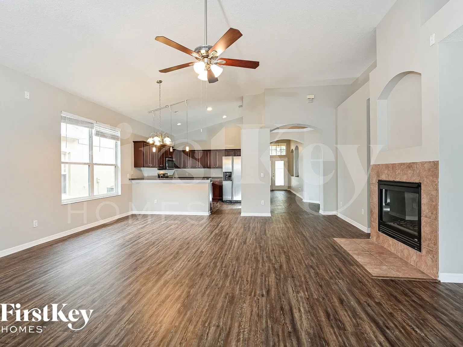 3 bed, 2.0 bath, 2100 sqft, $3,090 — Photo 3