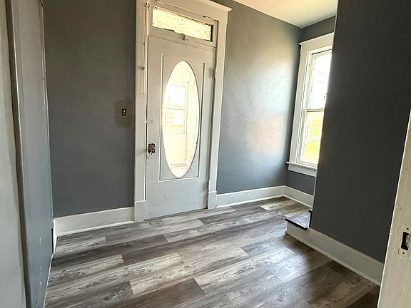 4th image of 1127 W Main St