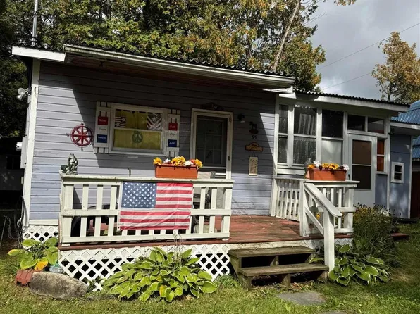 35 Hammond Shore Road, Franklin, VT 05457