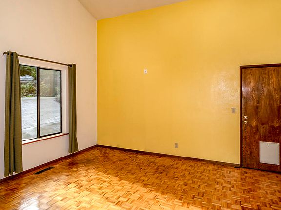 4th image of 925 Madrone Ave