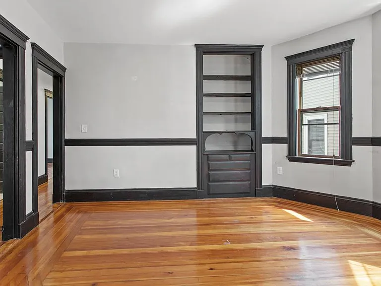 18 Peverell St #2 — Photo 17