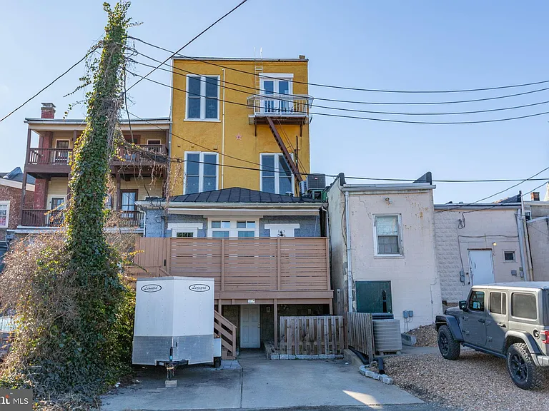 809 Caroline St — Photo 3