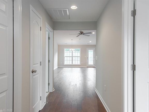 3rd image of 2215 Giles Dr SE