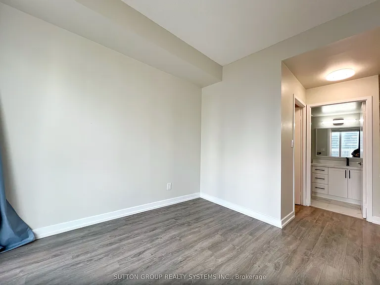 126 Simcoe St #1208 — Photo 9