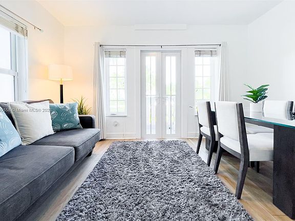 3rd image of 918 Ocean Dr APT 209