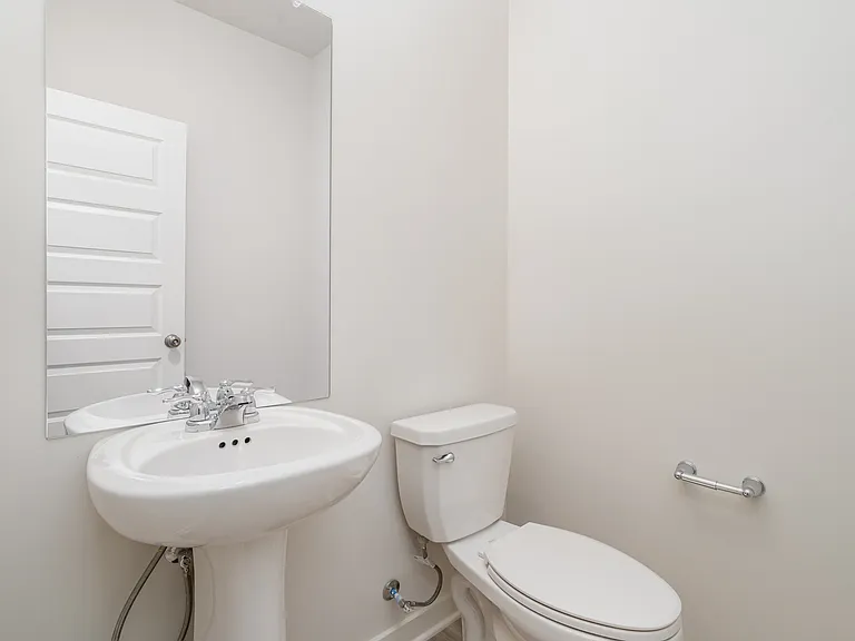 585 Lyness Dr — Photo 8