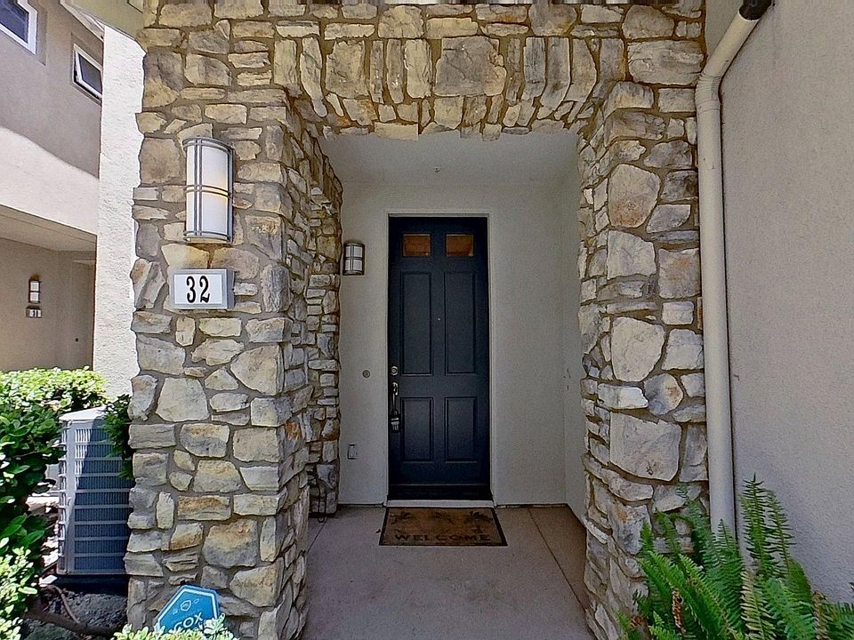 1st image of 32 Meridian Dr
