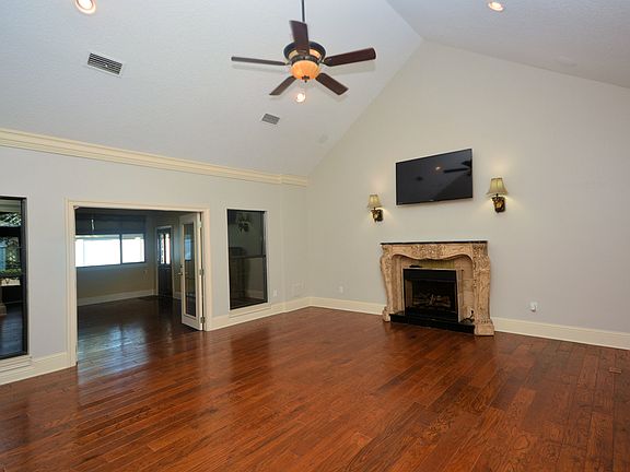 Familyroom with fireplace