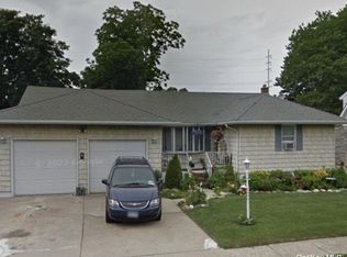 278 Nevada St, Lindenhurst, NY 11757