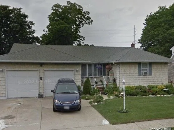 278 Nevada Street, Lindenhurst, NY 11757