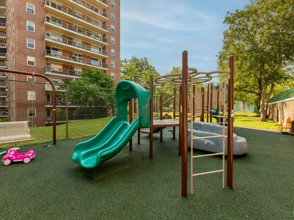 3750 Hudson Manor Terrace image 14 of 15