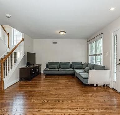 5th image of 204 W Park Pl