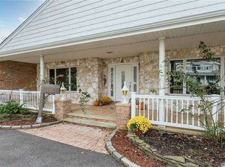 40 Lagoon Blvd, Massapequa, NY 11758