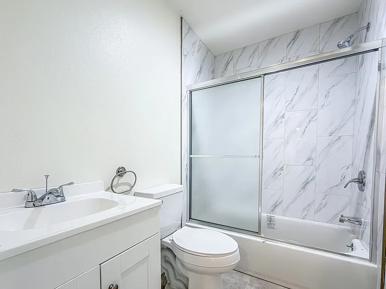 2026 Luxury 4 & 6 Bedroom Units — Photo 29