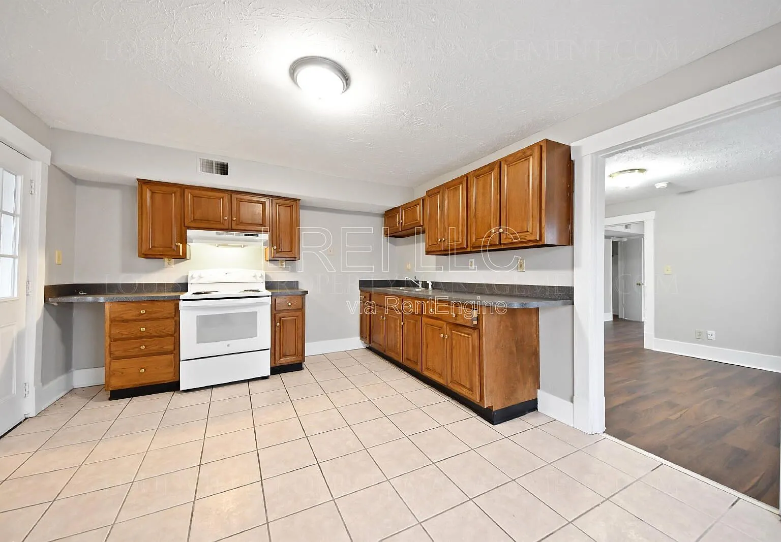 2 bed, 1.0 bath, 850 sqft, $975 — Photo 2