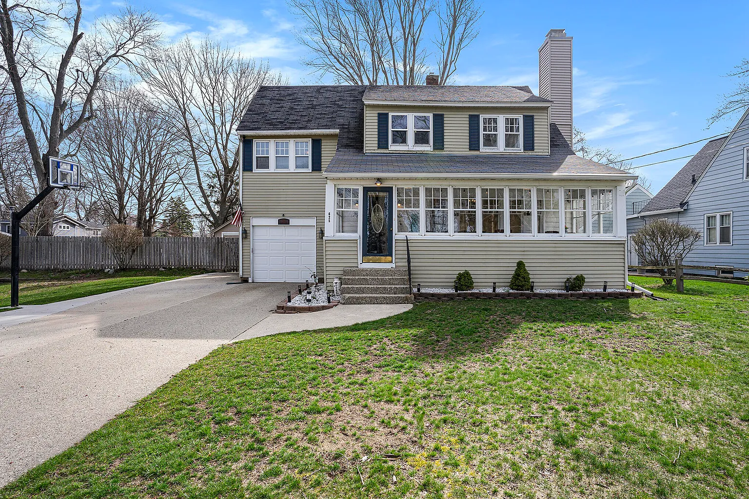 625 Steketee Ave photo 1