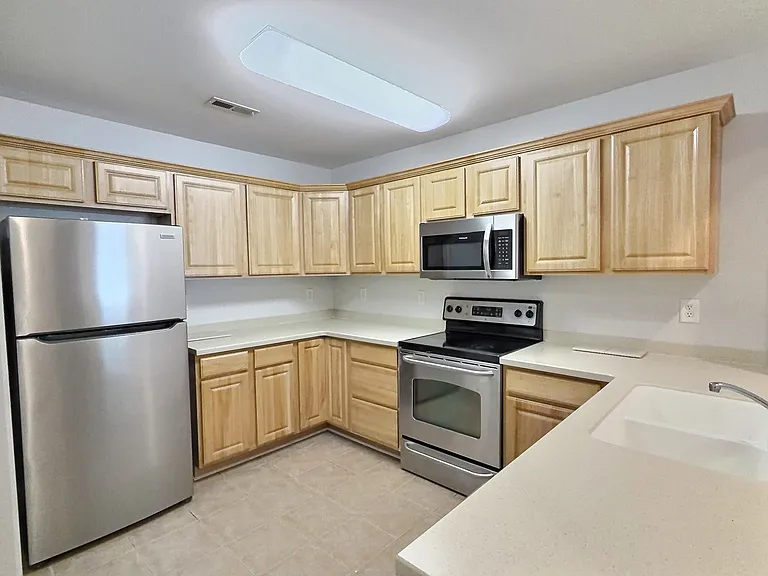 144 N Hines St — Photo 18