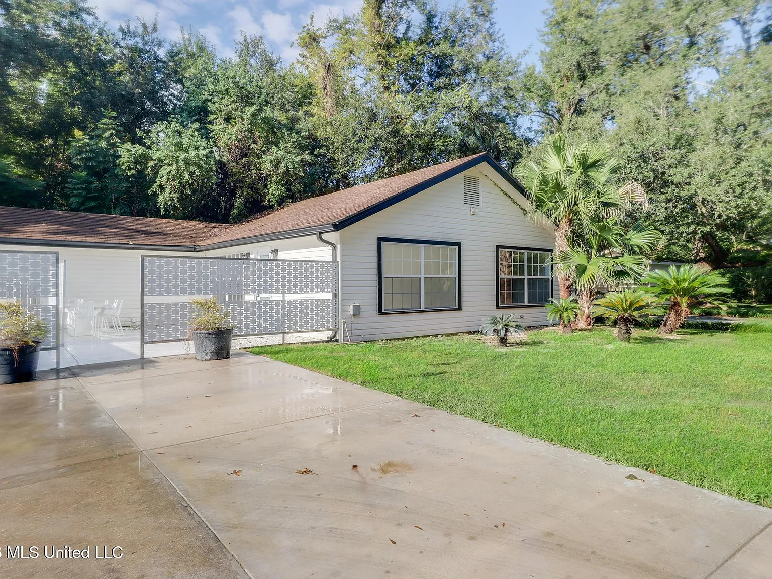 3 bed, 1100 sqft, $2,250 — Photo 2