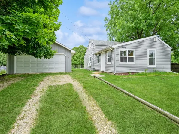 207/209 S Alderman St, Anamosa, IA 52205