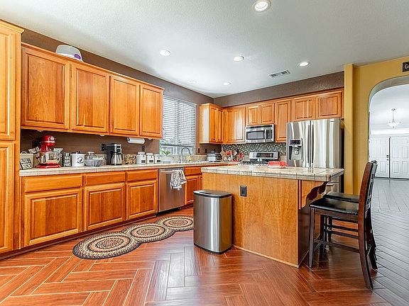 3rd image of 29335 W Centinella Dr