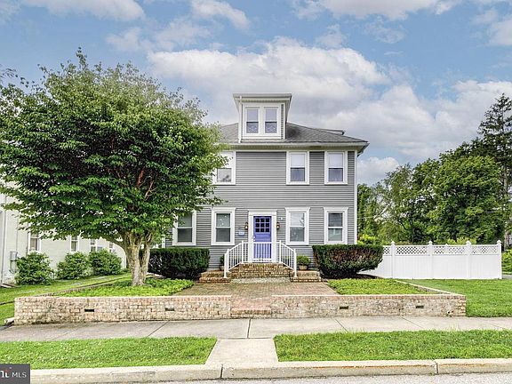 2nd image of 21 Craven Ln