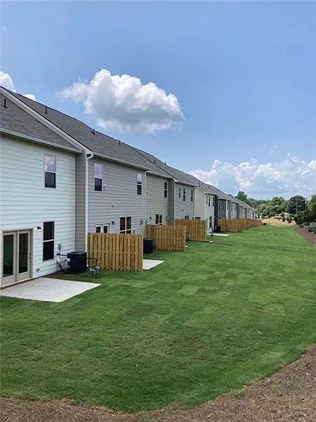 3 bed, 2.5 bath, 1703 sqft, $1,925 — Photo 4