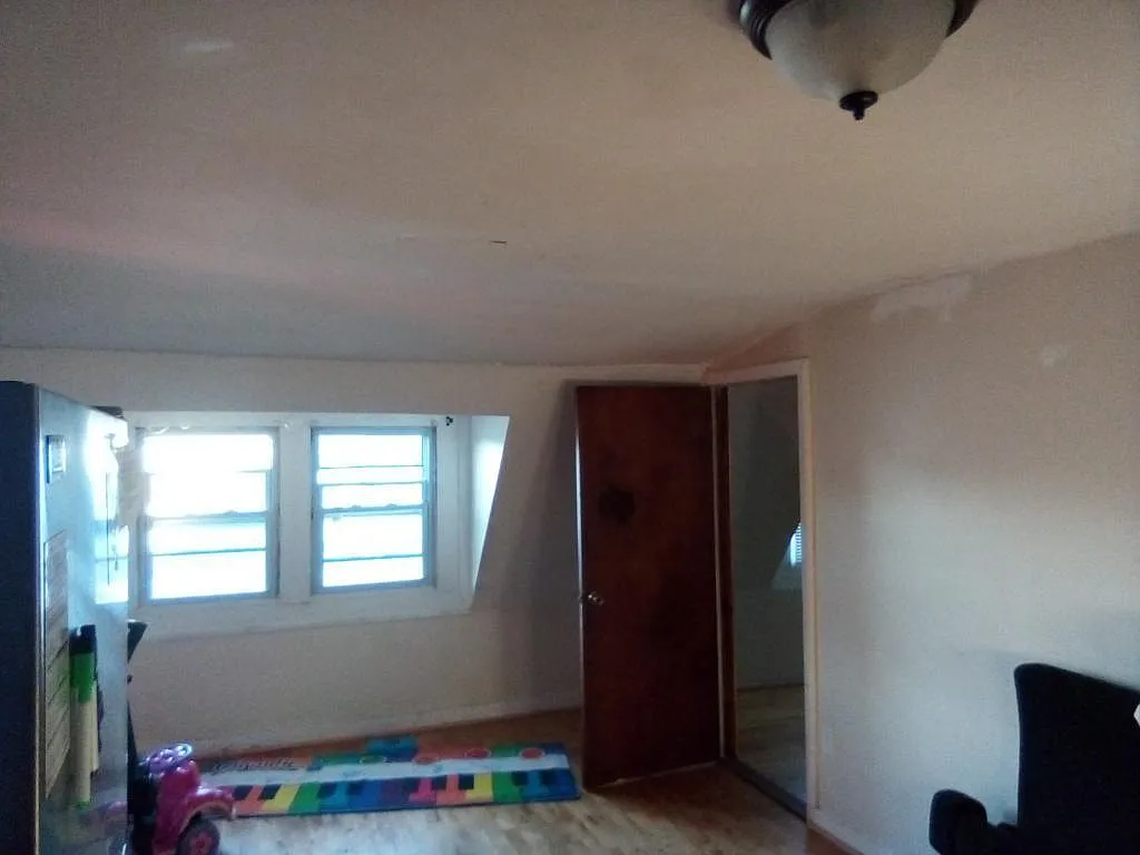 Building Photo - 32 Sanford Ave #3